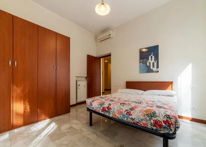 Guesthost - Piazza Re Di