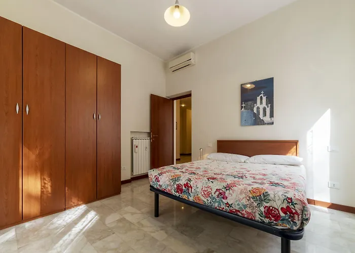 Guesthost - Piazza Re Di